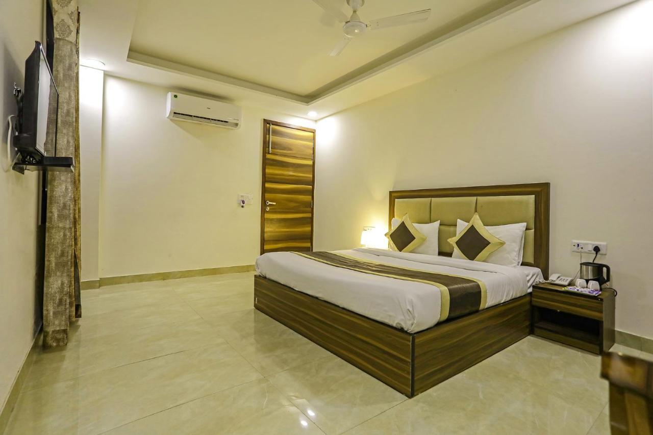 Fabhotel White House Bnb - Nr Yashobhoomi Convention Centre Deli Exterior foto