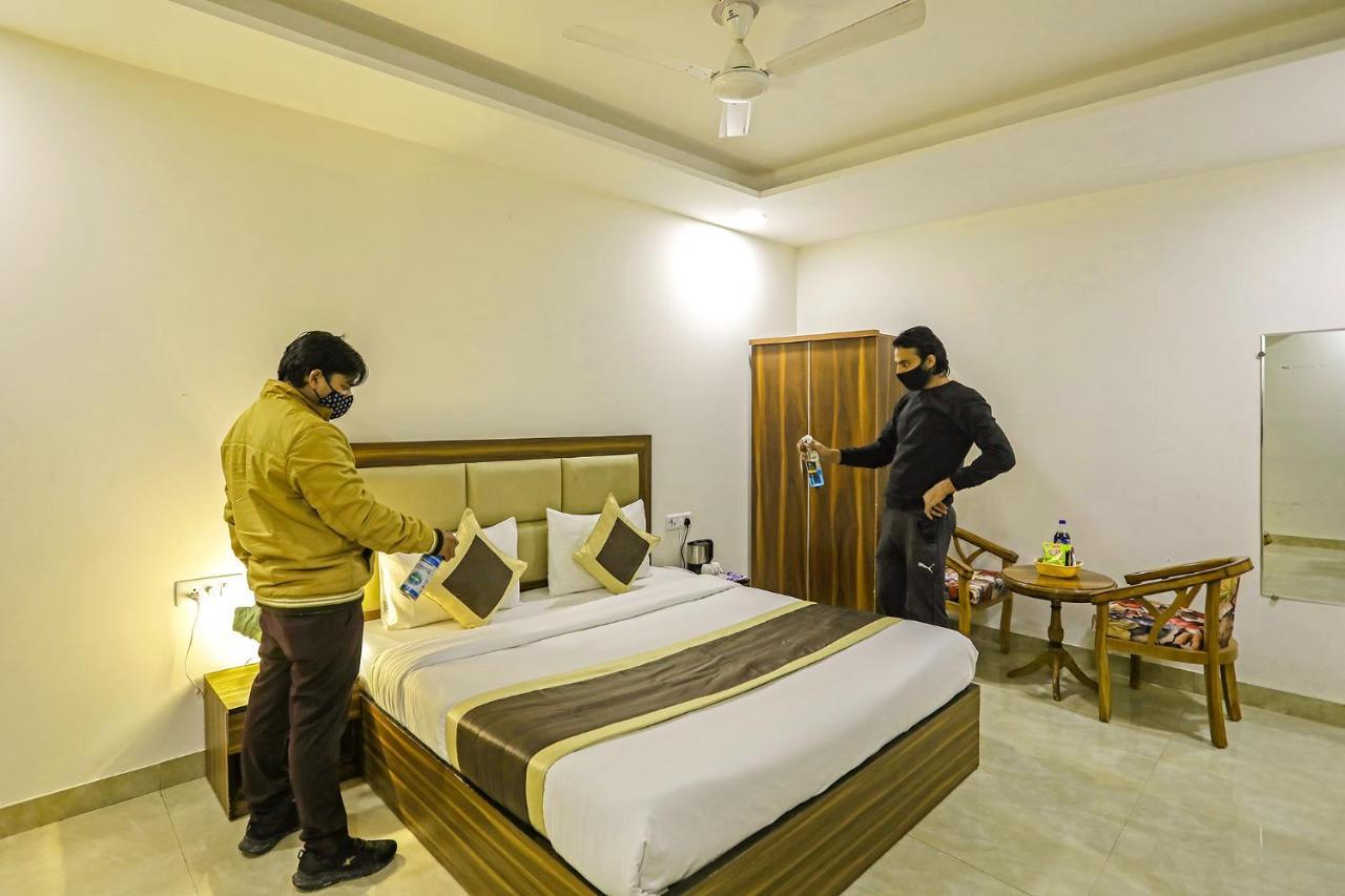 Fabhotel White House Bnb - Nr Yashobhoomi Convention Centre Deli Exterior foto