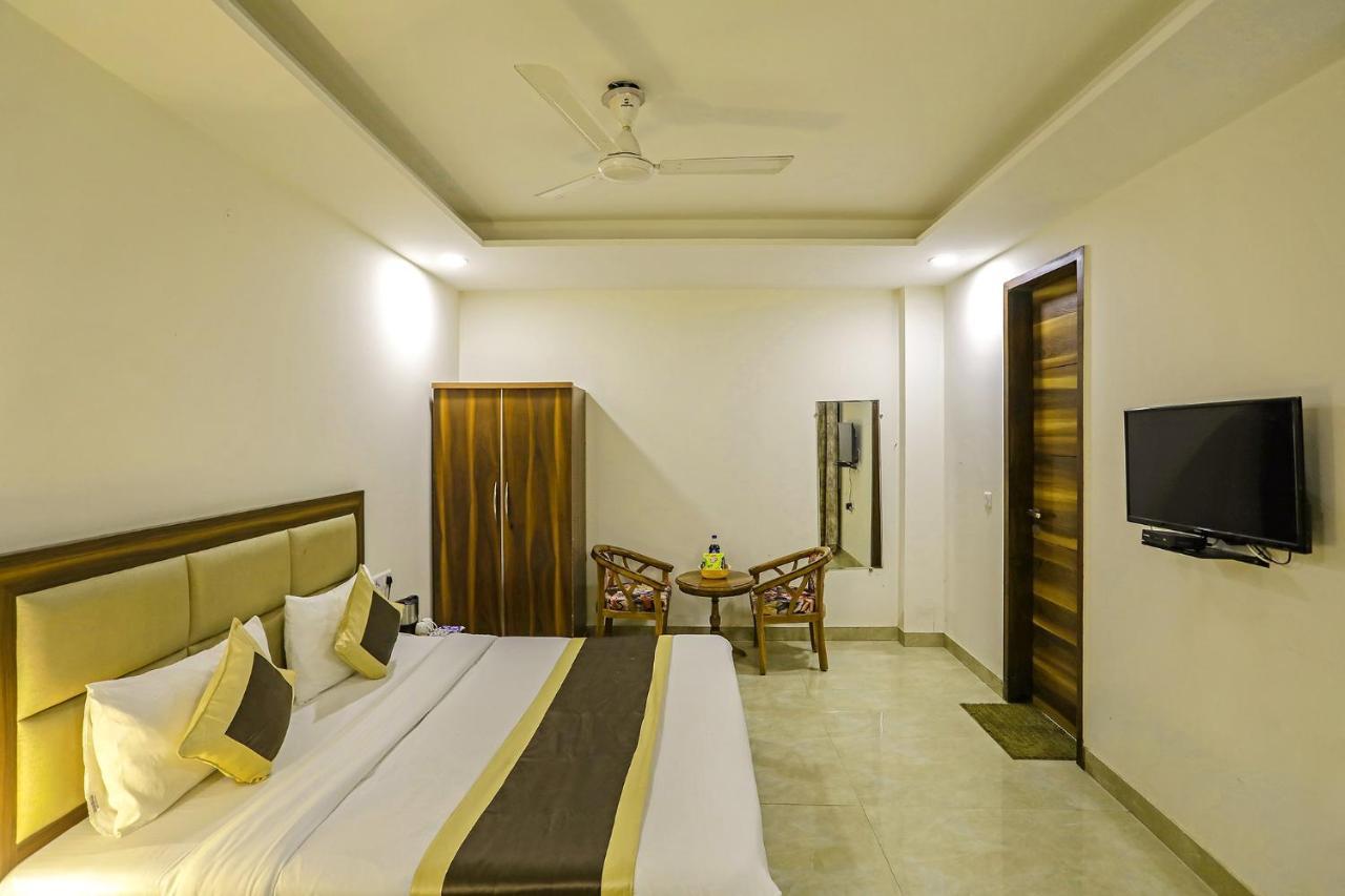 Fabhotel White House Bnb - Nr Yashobhoomi Convention Centre Deli Exterior foto