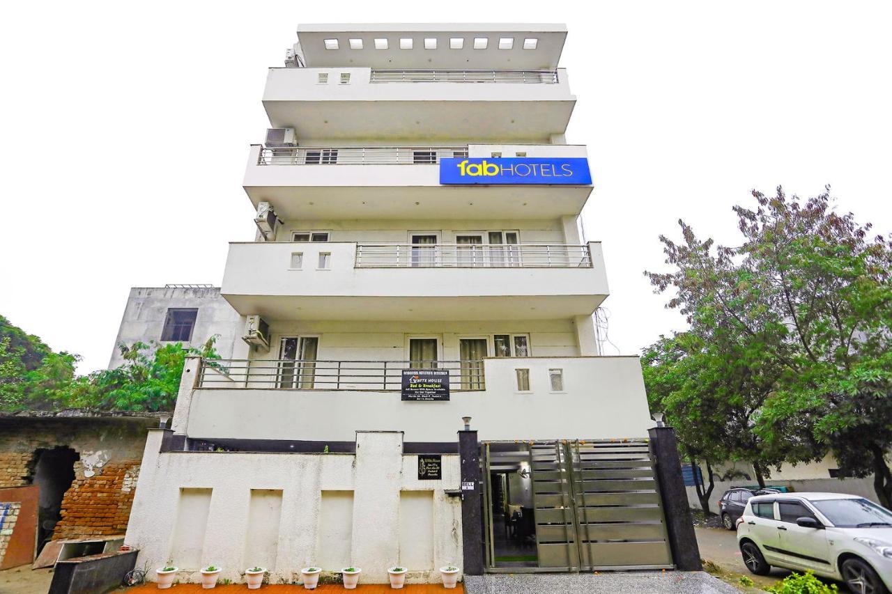 Fabhotel White House Bnb - Nr Yashobhoomi Convention Centre Deli Exterior foto