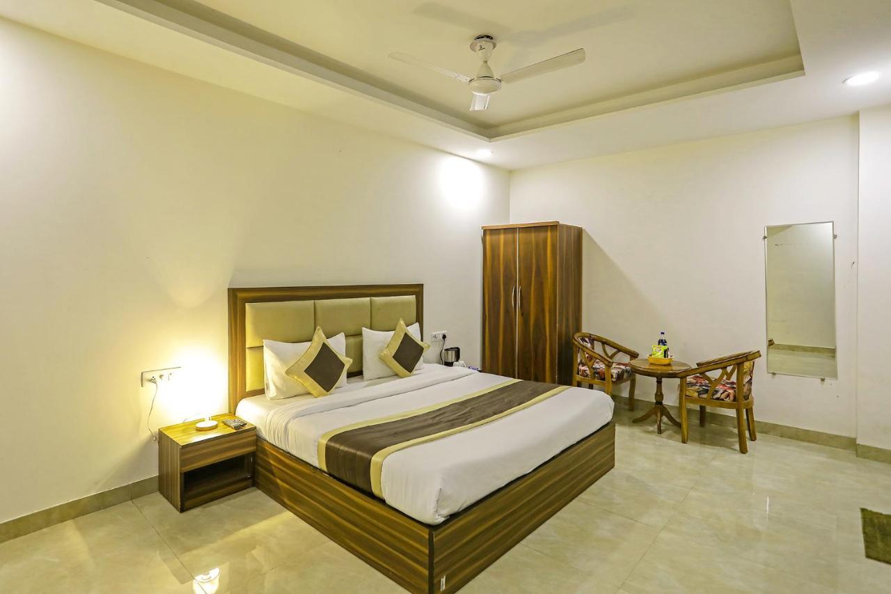 Fabhotel White House Bnb - Nr Yashobhoomi Convention Centre Deli Exterior foto