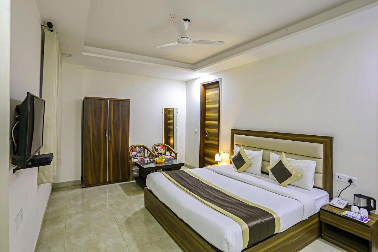 Fabhotel White House Bnb - Nr Yashobhoomi Convention Centre Deli Exterior foto