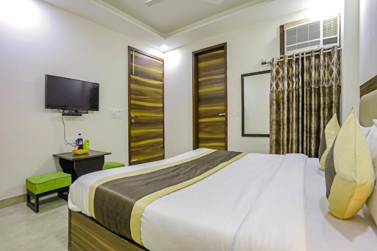 Fabhotel White House Bnb - Nr Yashobhoomi Convention Centre Deli Exterior foto